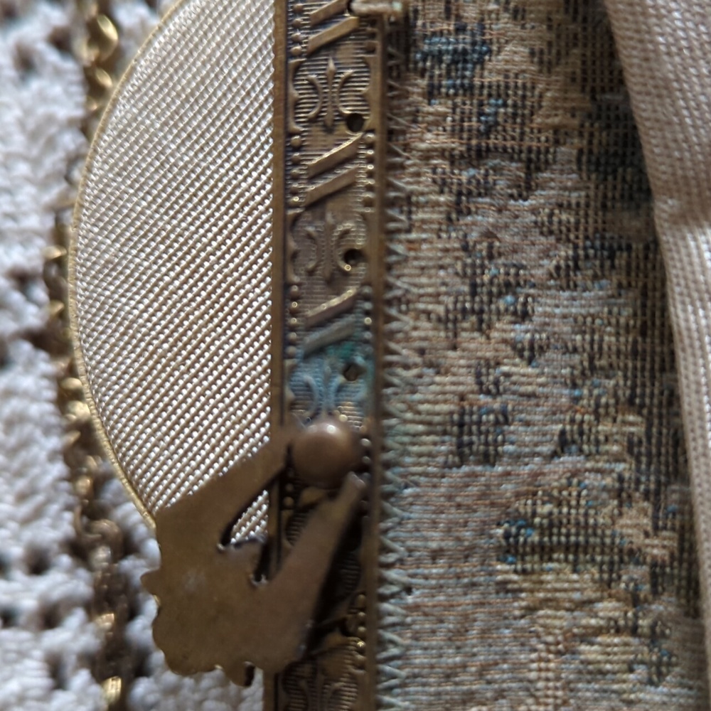 Vintage Tapestry Purse With Mirror & Change Purse Inside - Picture 8 of 9